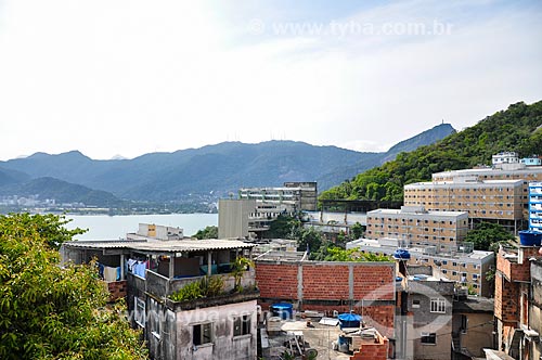  Houses - Pavao Pavaozinho slum with the Rodrigo de Freitas Lagoon in the background  - Rio de Janeiro city - Rio de Janeiro state (RJ) - Brazil