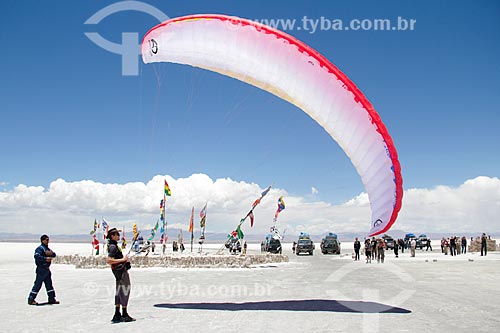  Paraglider - Uyuni Salt Flat  - Uyuni city - Potosi department - Bolivia