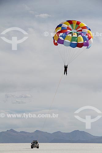  Paraglider during flight over of the Uyuni Salt Flat  - Uyuni city - Potosi department - Bolivia