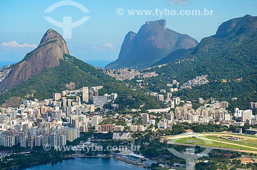  View of the buildings of Leblon neighborhood and Morro Dois Irmaos (Two Brothers Mountain) and Rock of Gavea from Cabritos Mountain (Kid Goat Mountain)  - Rio de Janeiro city - Rio de Janeiro state (RJ) - Brazil