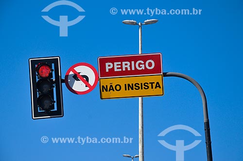  Traffic light with plaque indicating direction forbidden  - Rio de Janeiro city - Rio de Janeiro state (RJ) - Brazil