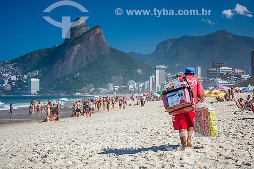  street vendor - Ipanema Beach  - Rio de Janeiro city - Rio de Janeiro state (RJ) - Brazil