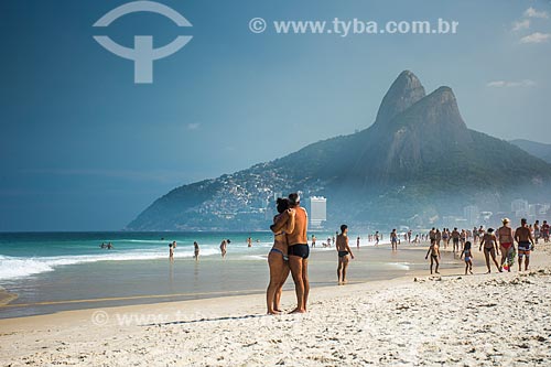  Ipanema Beach with Morro Dois Irmaos (Two Brothers Mountain) in the background  - Rio de Janeiro city - Rio de Janeiro state (RJ) - Brazil