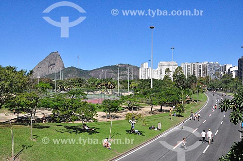  Infante Dom Henrique Avenue as recreation area with the Sugar Loaf in the background  - Rio de Janeiro city - Rio de Janeiro state (RJ) - Brazil