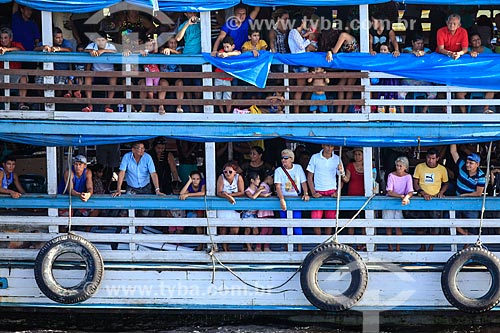  Faithfuls during the fluvial procession to Sao Pedro - Negro River  - Manaus city - Amazonas state (AM) - Brazil