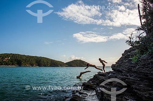  Woman jumping in the sea - Joao ernandinho Beach  - Armacao dos Buzios city - Rio de Janeiro state (RJ) - Brazil