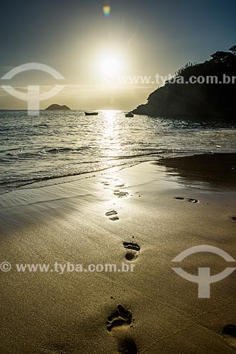  Sunset - Joao Fernandinho Beach with footprint in sand  - Armacao dos Buzios city - Rio de Janeiro state (RJ) - Brazil