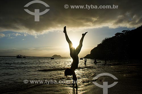 Woman upside down - Joao Fernandinho Beach  - Armacao dos Buzios city - Rio de Janeiro state (RJ) - Brazil