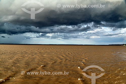  Rain clouds over the Amazonas River - between the cities of Urucurituba and Itacoatiara  - Urucurituba city - Amazonas state (AM) - Brazil