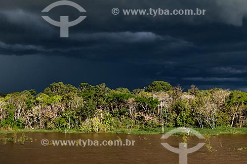  Rain clouds over the Amazonas River - between the cities of Urucurituba and Itacoatiara  - Urucurituba city - Amazonas state (AM) - Brazil