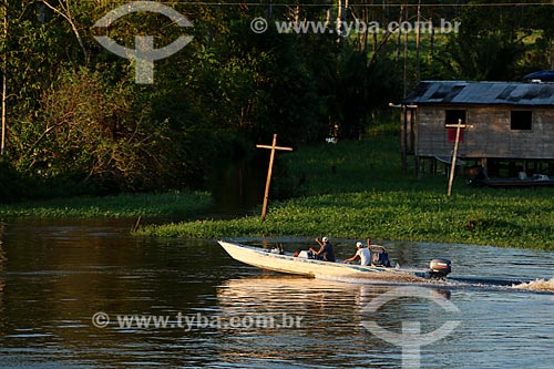  Motorboat - Nossa Senhora do Carmo Riparian Community - on the banks of Amazonas River - during flood season  - Itacoatiara city - Amazonas state (AM) - Brazil