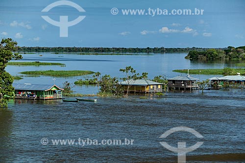  Riparian community on the banks of Amazonas River - during flood season  - Careiro da Varzea city - Amazonas state (AM) - Brazil