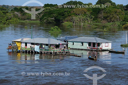  Riparian community on the banks of Amazonas River - during flood season  - Careiro da Varzea city - Amazonas state (AM) - Brazil