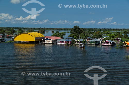  Riparian community on the banks of Amazonas River - during flood season  - Careiro da Varzea city - Amazonas state (AM) - Brazil