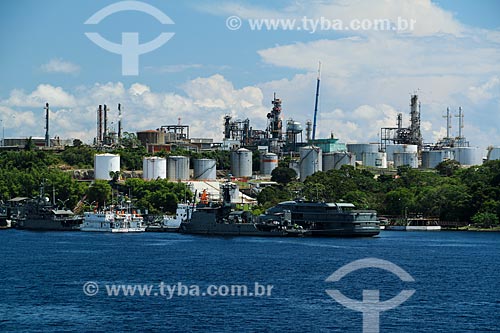  Boats berthed near to Isaac Sabba Refinery - also known as Manaus Refinery (REMAN)  - Manaus city - Amazonas state (AM) - Brazil