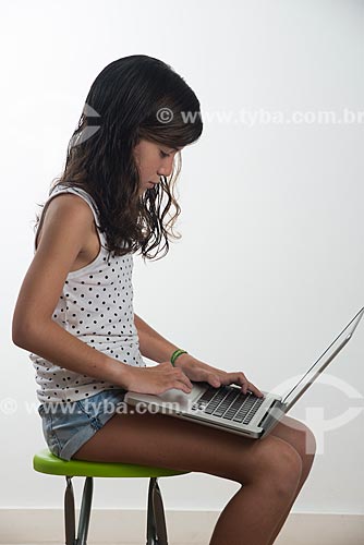  Girl using computer  - Rio de Janeiro city - Rio de Janeiro state (RJ) - Brazil