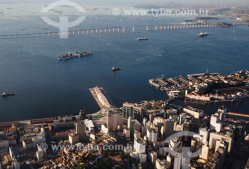  Aerial view of Guanabara Bay with the Rio-Niteroi Bridge and works of the Museum of Tomorrow in the foreground  - Rio de Janeiro city - Rio de Janeiro state (RJ) - Brazil