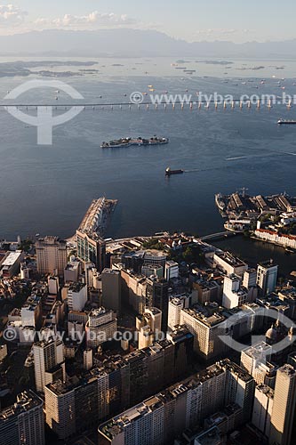  Aerial view of Guanabara Bay with the Rio-Niteroi Bridge and works of the Museum of Tomorrow in the foreground  - Rio de Janeiro city - Rio de Janeiro state (RJ) - Brazil