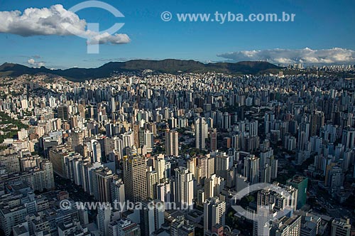  Aerial photo of Augusto de Lima Avenue - to the left - and Bia Fortes - to the right - with the Curral Mountain Range in the background  - Belo Horizonte city - Minas Gerais state (MG) - Brazil