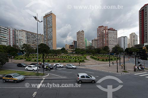  View of Raul Soares Square with the Governador Juscelino Kubitschek Building (1952) in the background  - Belo Horizonte city - Minas Gerais state (MG) - Brazil