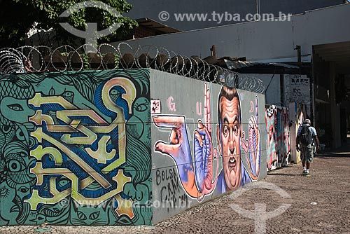  Wall with graffiti - Savassi neighborhood  - Belo Horizonte city - Minas Gerais state (MG) - Brazil