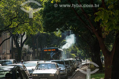  Bus polluting the air - Cristovao Colombo Avenue  - Belo Horizonte city - Minas Gerais state (MG) - Brazil