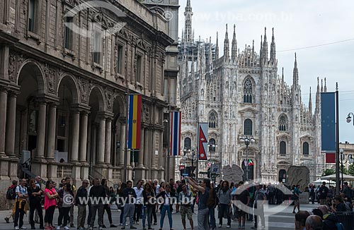  Tourists - Milan with the Duomo di Milano (Milan Cathedral) in the background  - Milan - Metropolitan City of Milan - Italy