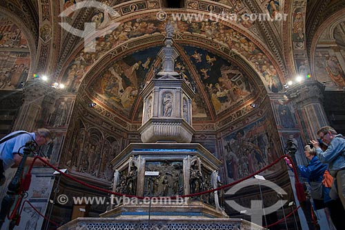  Baptismal font of Duomo di Siena (Siena Cathedral) - frescoes painted by Lorenzo di Pietro and figures made by Donatello, Lorenzo Ghiberti and Jacopo della Quercia  - Siena - Siena province - Italy