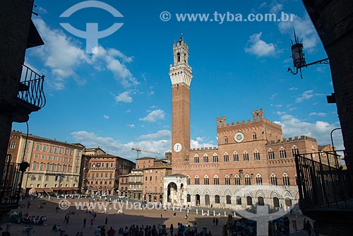  Piazza del Campo (Del Campo Square) with the Palazzo Pubblico (Public Palace) - 1310 - headquarters of Siena city hall  - Siena - Siena province - Italy