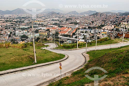  General view of Complex of Alemao with the Itarare Station of the Alemao Cable Car in the background - operated by SuperVia  - Rio de Janeiro city - Rio de Janeiro state (RJ) - Brazil