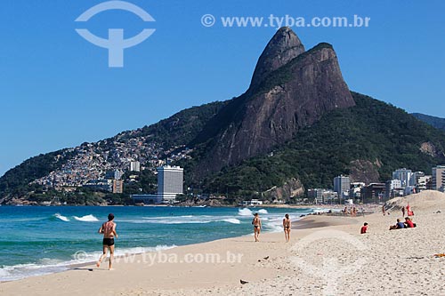  View of Morro Dois Irmaos (Two Brothers Mountain) from Ipanema Beach  - Rio de Janeiro city - Rio de Janeiro state (RJ) - Brazil