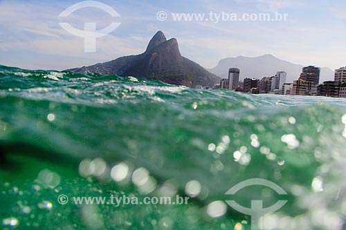  View of Morro Dois Irmaos (Two Brothers Mountain) from Ipanema Beach  - Rio de Janeiro city - Rio de Janeiro state (RJ) - Brazil