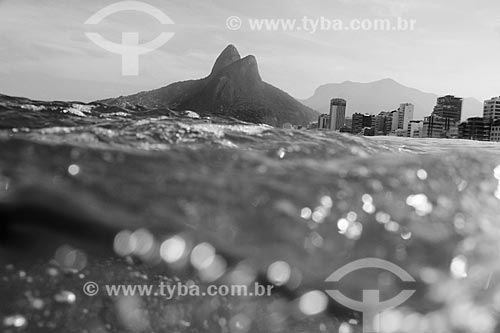  View of Morro Dois Irmaos (Two Brothers Mountain) from Ipanema Beach  - Rio de Janeiro city - Rio de Janeiro state (RJ) - Brazil