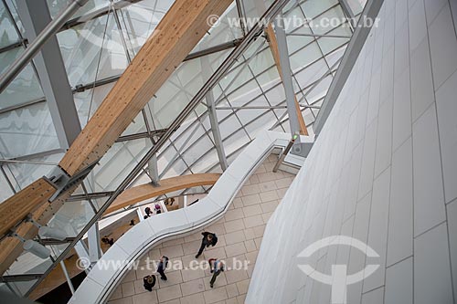  Tourists inside of the Louis Vuitton Foundation (2014)  - Paris - Paris department - France