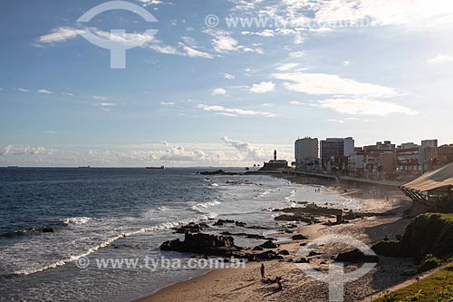  Barra Beach waterfront with the Santo Antonio da Barra Fort (1702) in the background  - Salvador city - Bahia state (BA) - Brazil