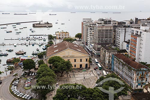  View of the Mercado Modelo (1912) with the Sao Marcelo Fort (XVII Century) in the background from Elevador Lacerda (Lacerda Elevator)  - Salvador city - Bahia state (BA) - Brazil
