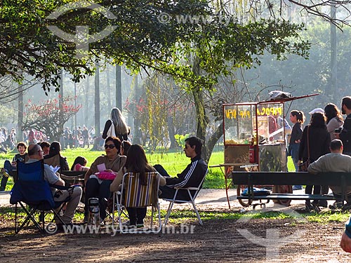  Peoples talking - Farroupilha Park - also known as Redencao Park (Redemption Park)  - Porto Alegre city - Rio Grande do Sul state (RS) - Brazil
