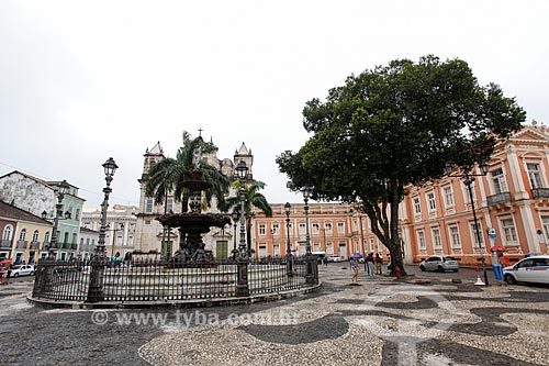 Fountain of Terreiro de Jesus (1856) with the goddess Ceres highlighted with the Primatial Cathedral Basilica of Sao Salvador (1672) in the background  - Salvador city - Bahia state (BA) - Brazil