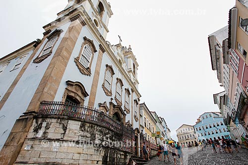  Facade of the Nossa Senhora do Rosario dos Pretos Church (XVIII century) with the Pelourinho in the background  - Salvador city - Bahia state (BA) - Brazil