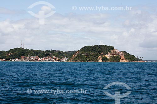  General view of the 1st Beach with the Sao Paulo Hill Lighthouse (1855) to the right  - Cairu city - Bahia state (BA) - Brazil
