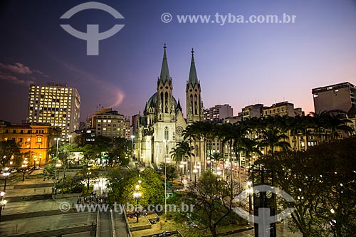  Se Square with the Se Cathedral (1954) at dusk - Metropolitan Cathedral of Nossa Senhora da Assuncao  - Sao Paulo city - Sao Paulo state (SP) - Brazil