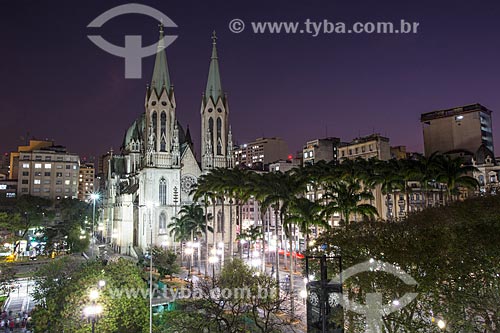  Se Square with the Se Cathedral (1954) at dusk - Metropolitan Cathedral of Nossa Senhora da Assuncao  - Sao Paulo city - Sao Paulo state (SP) - Brazil