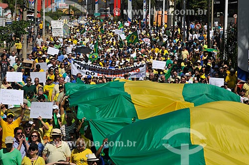  Manifestation against corruption and for the President Dilma Rousseff Impeachment  - Sao Jose do Rio Preto city - Sao Paulo state (SP) - Brazil