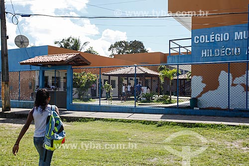  Child going to primary school - Municipal School of Boipeba Hildecio Antonio Meireles  - Cairu city - Bahia state (BA) - Brazil