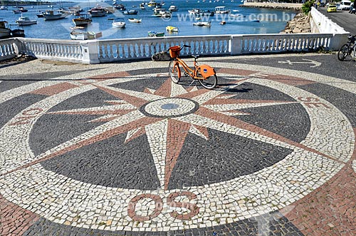  Public bicycle - for rent - Sidewalk with Compass rose  - Rio de Janeiro city - Rio de Janeiro state (RJ) - Brazil