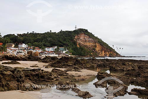  View of 1st Beach waterfront with the Sao Paulo Hill Lighthouse (1855) in the background  - Cairu city - Bahia state (BA) - Brazil