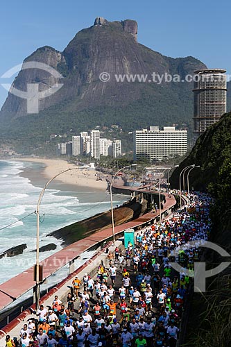  Athletes - Niemeyer Avenue during the Rio de Janeiro International Half Marathon with the Rock of Gavea in the background  - Rio de Janeiro city - Rio de Janeiro state (RJ) - Brazil