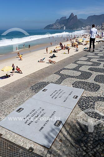  Urban Interventionism - Ipanema Beach that says: Stop here... Appreciate life for one minute and smile by Oraculo project  - Rio de Janeiro city - Rio de Janeiro state (RJ) - Brazil
