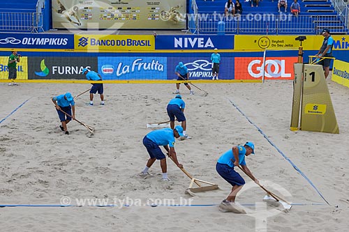  Volunteers working during the Rio Open - Beach Volleyball Circuit stage - test event to Olympic Games - Rio 2016 - Copacabana Beach  - Rio de Janeiro city - Rio de Janeiro state (RJ) - Brazil