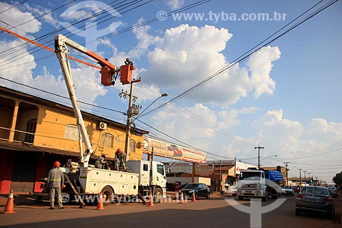  Labourers of Eletrobras Distribution Rondonia - old Ceron - Jatuarana Avenue - work for lifting the electric wires network  - Porto Velho city - Rondonia state (RO) - Brazil